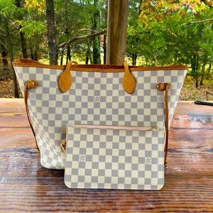 SOLD 💗Authentic Louis Vuitton White Neverfull MM WITH Pouch 💗